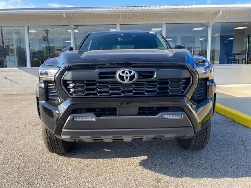 2024 Toyota Tacoma TRD Off-Road photo 1