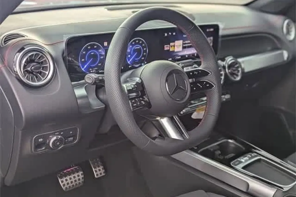2025 Mercedes Benz EQB 250+ photo 1