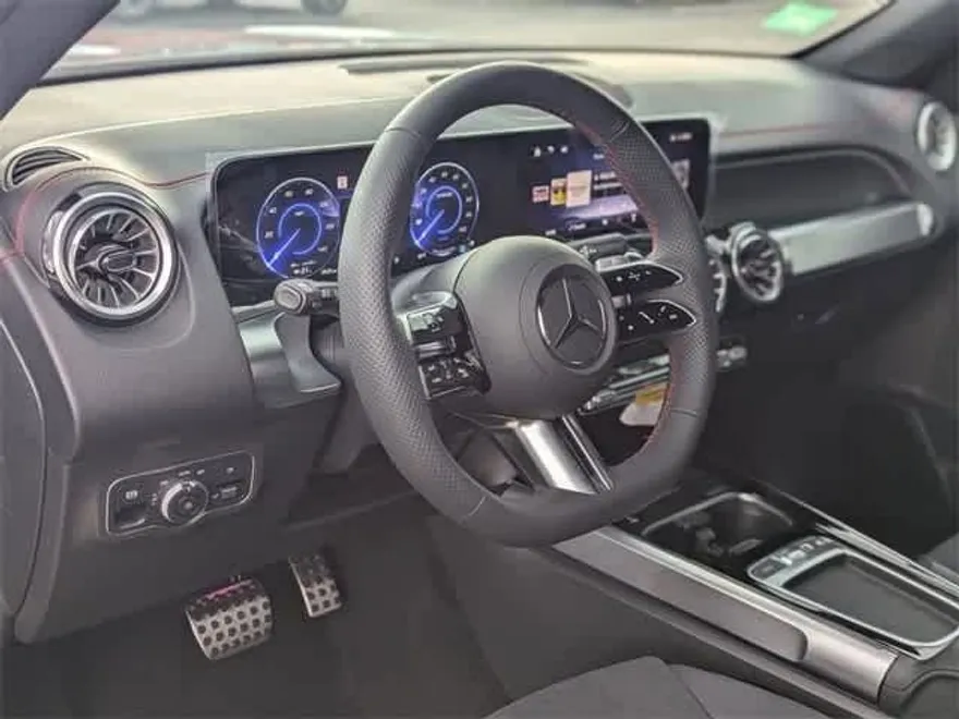 2025 Mercedes Benz EQB 250+ photo 1