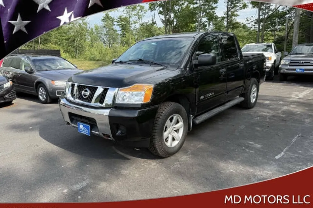 2015 Nissan Titan SV Crew Cab photo 1