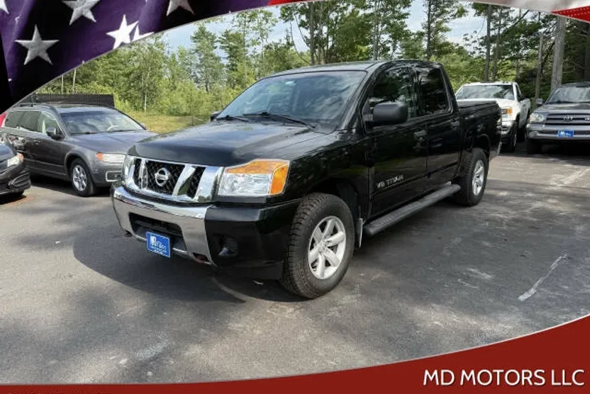 2015 Nissan Titan SV Crew Cab photo 1