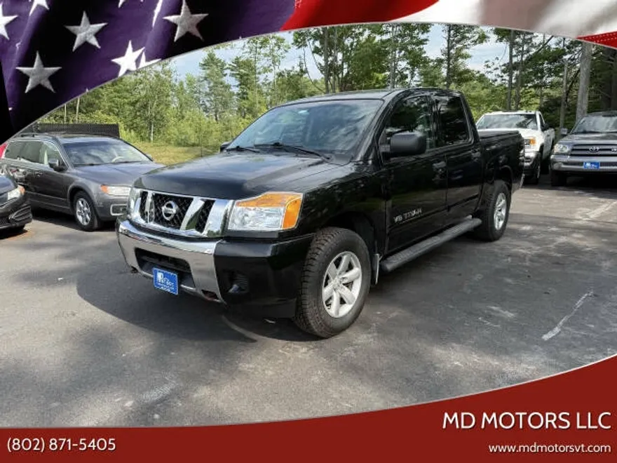 2015 Nissan Titan SV Crew Cab photo 1