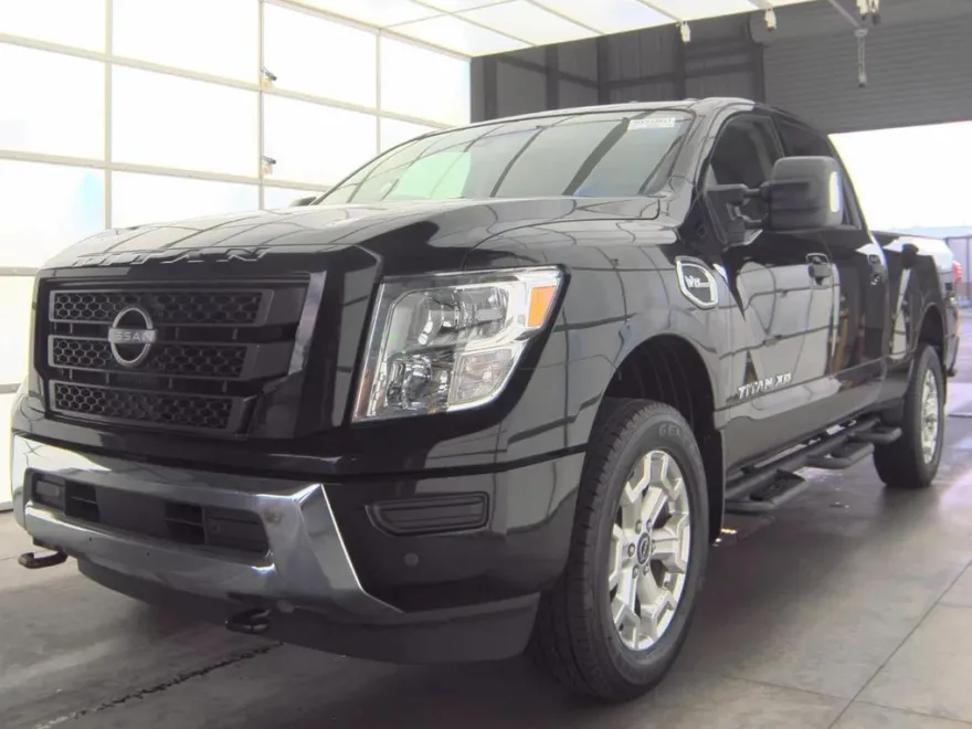 2024 Nissan Titan SV photo 1