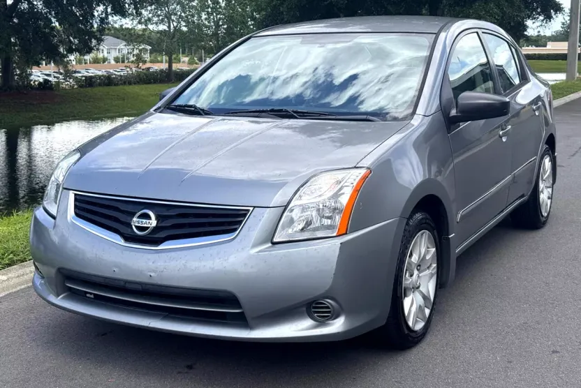 2012 Nissan Sentra 2.0 S photo 1