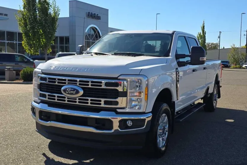 2023 Ford F-350 XLT photo 1