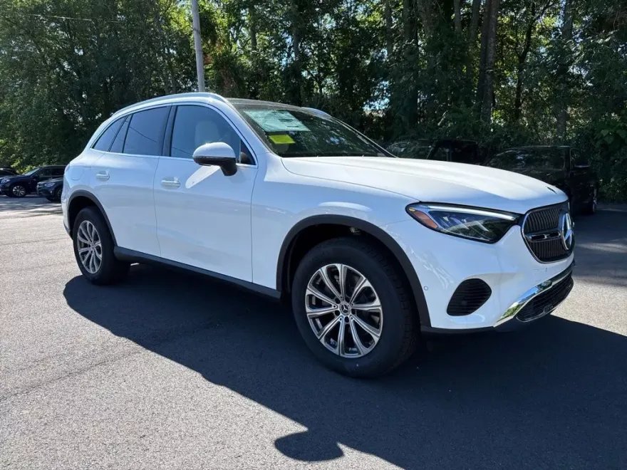 2025 Mercedes Benz GLC 300 4MATIC photo 1