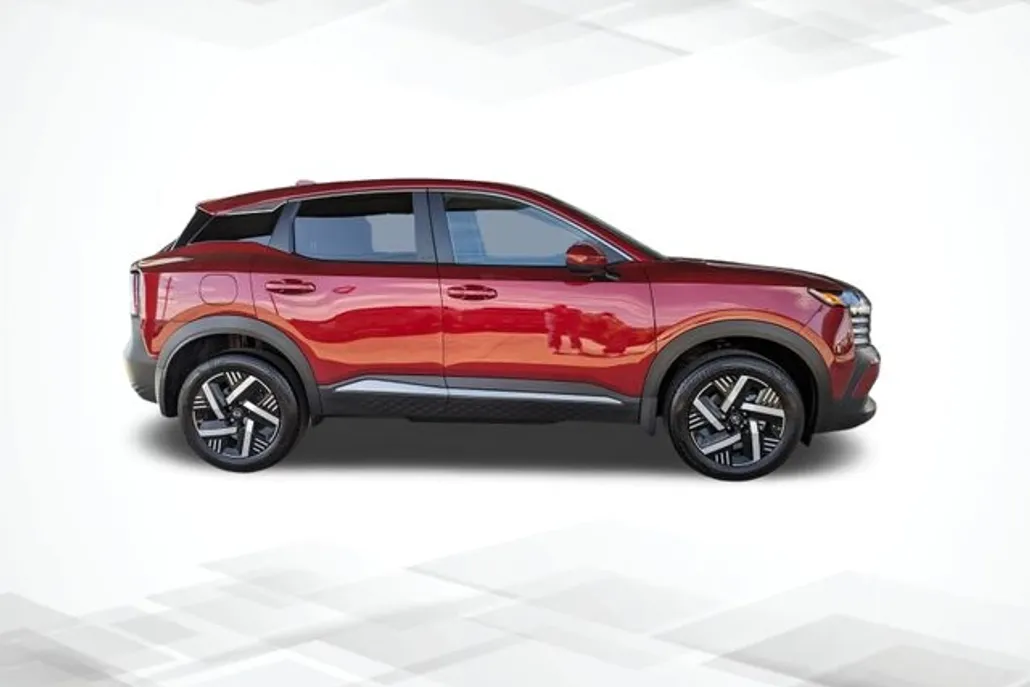 2025 Nissan Kicks SV photo 1