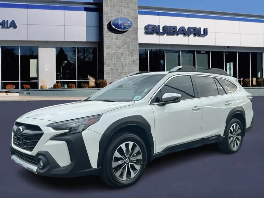 2023 Subaru Outback Touring XT photo 1