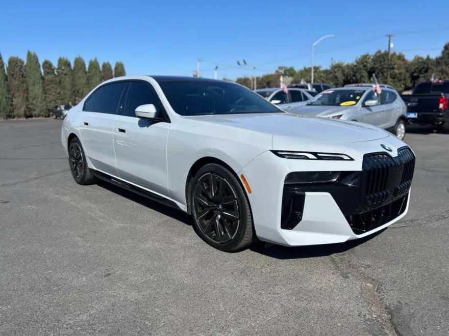 2023 Bmw 740i photo 1