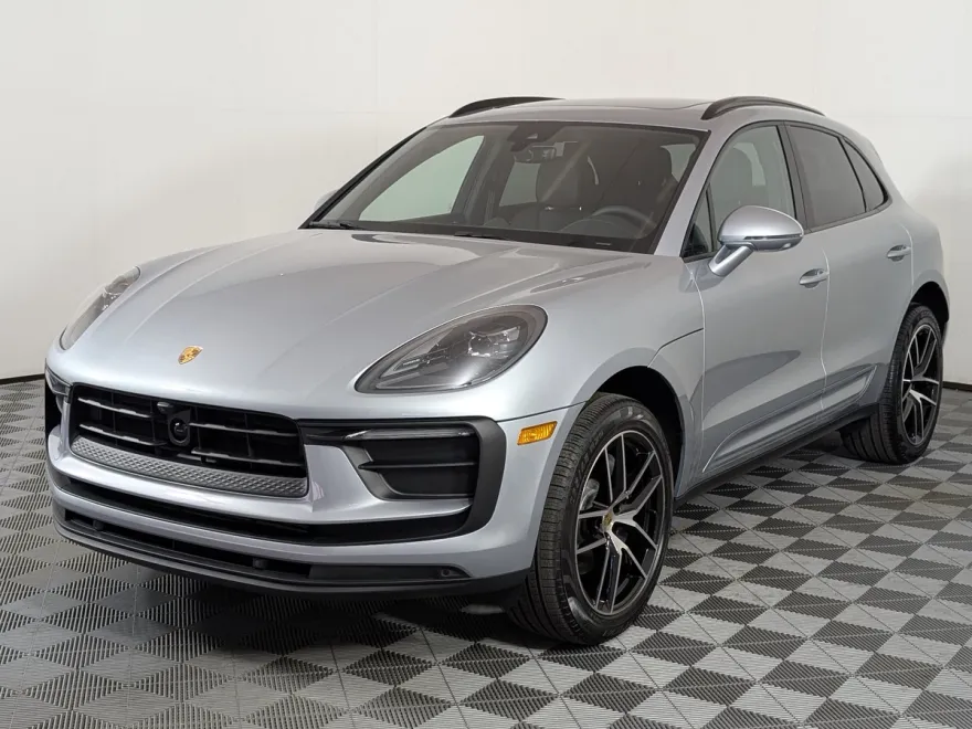 2025 Porsche Macan T photo 1