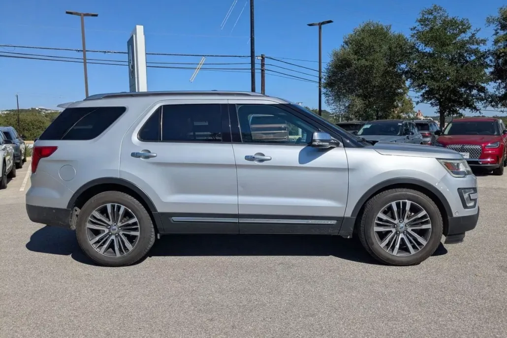 2017 Ford Explorer Platinum photo 1