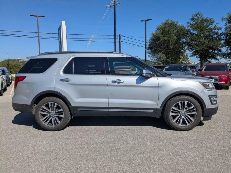 2017 Ford Explorer Platinum photo 1