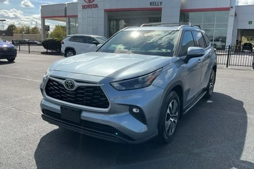 2022 Toyota Highlander XLE photo 1