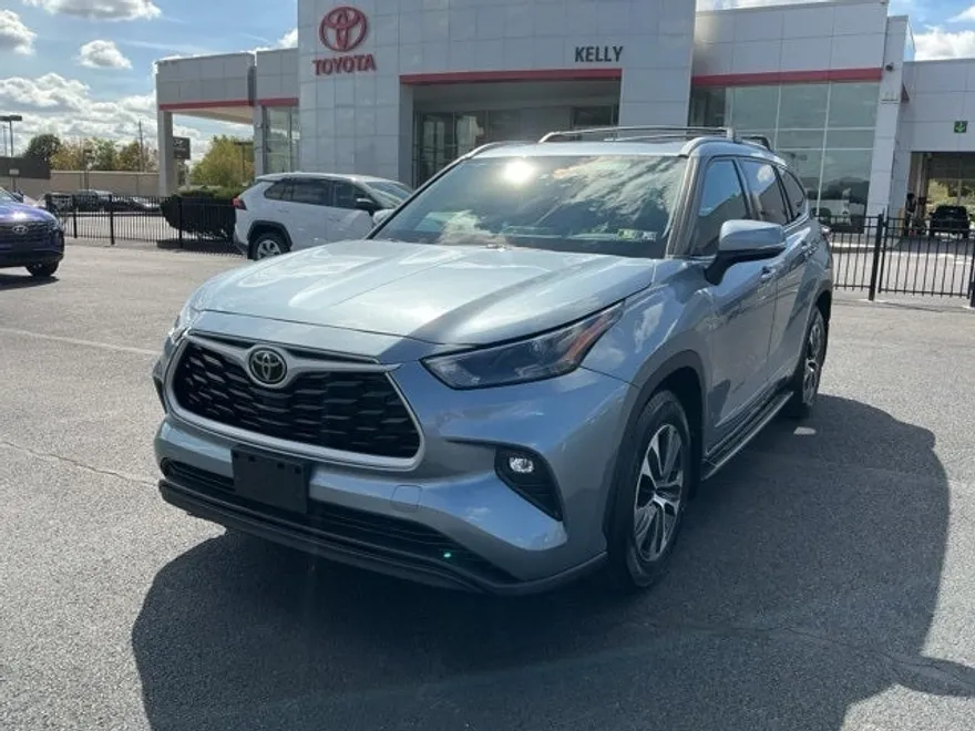 2022 Toyota Highlander XLE photo 1