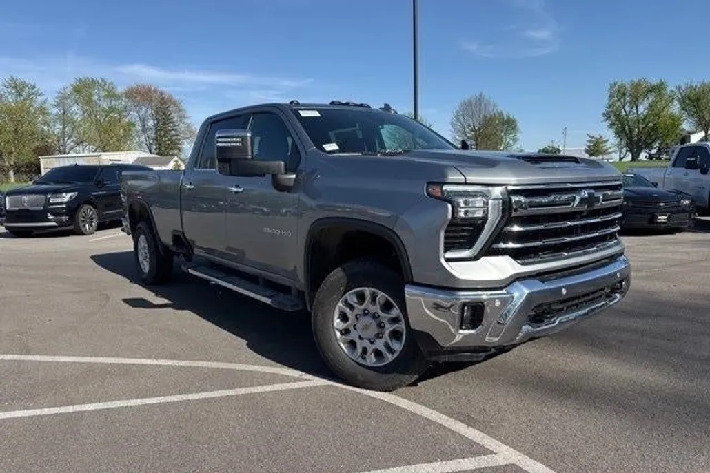 2025 Chevrolet Silverado 3500HD LTZ photo 1