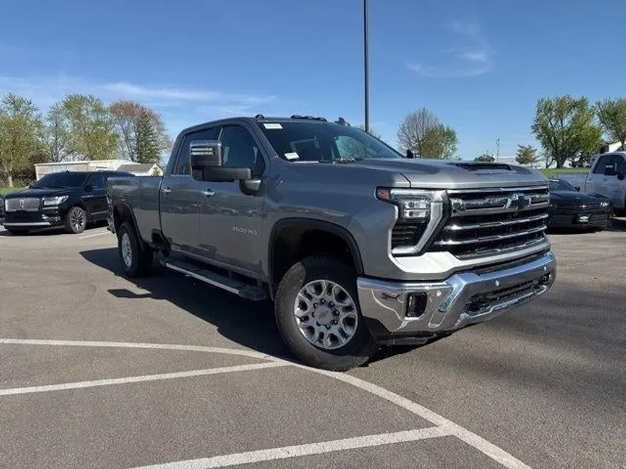 2025 Chevrolet Silverado 3500HD LTZ photo 1