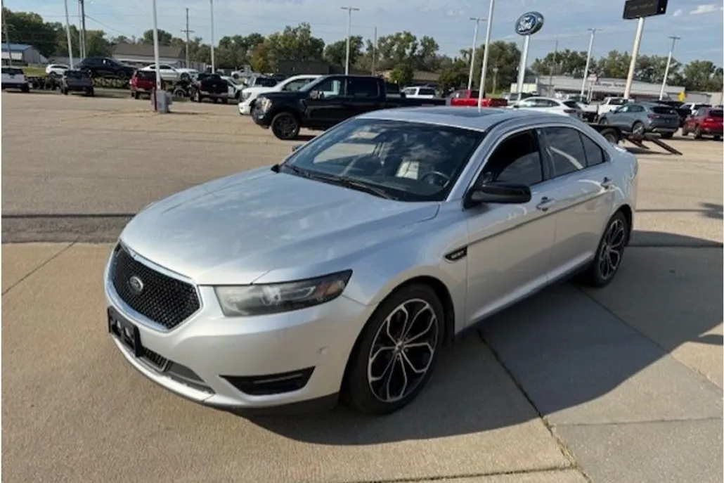 2013 Ford Taurus SHO photo 1
