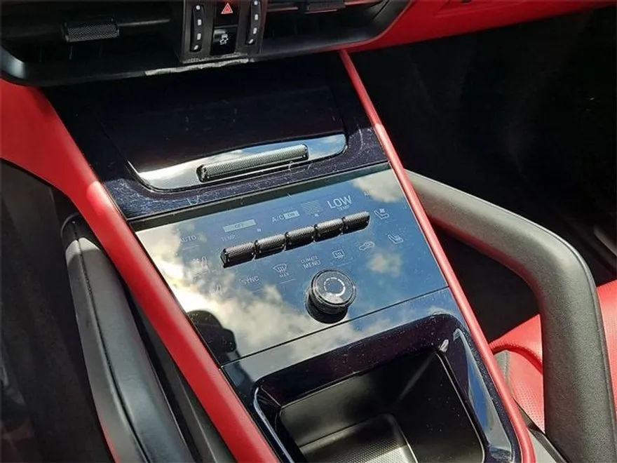 2024 Porsche Cayenne Base photo 25