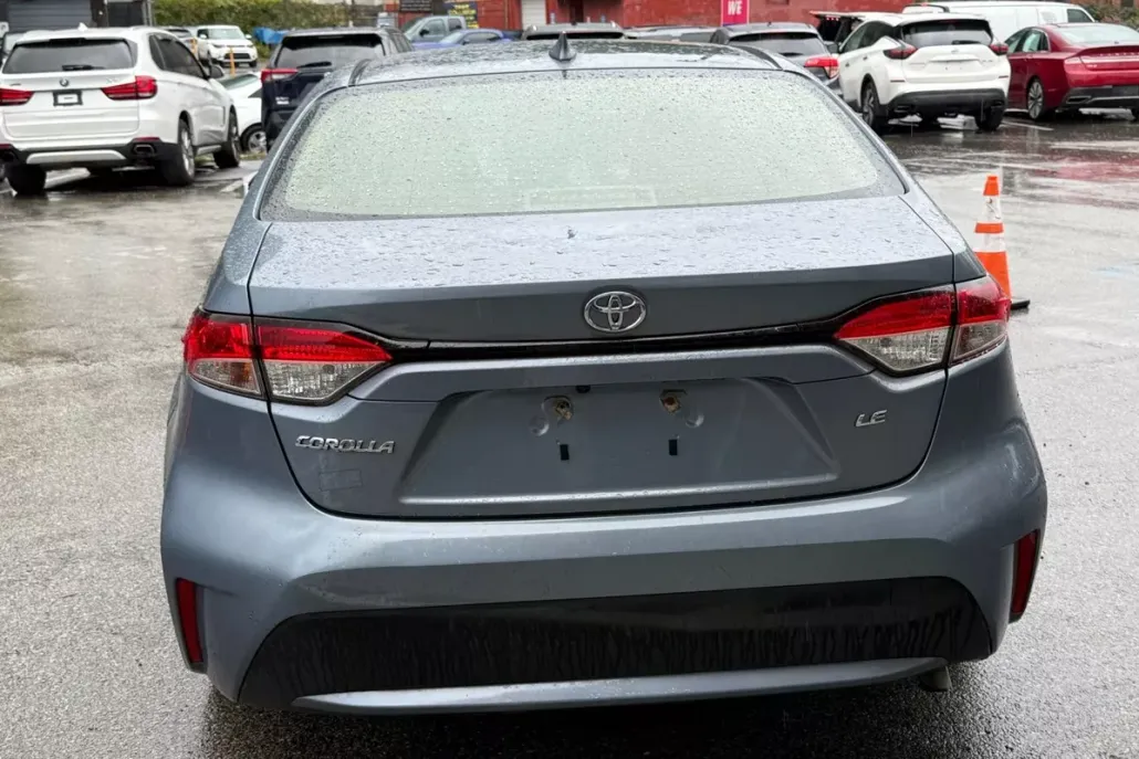 2020 Toyota Corolla LE photo 1