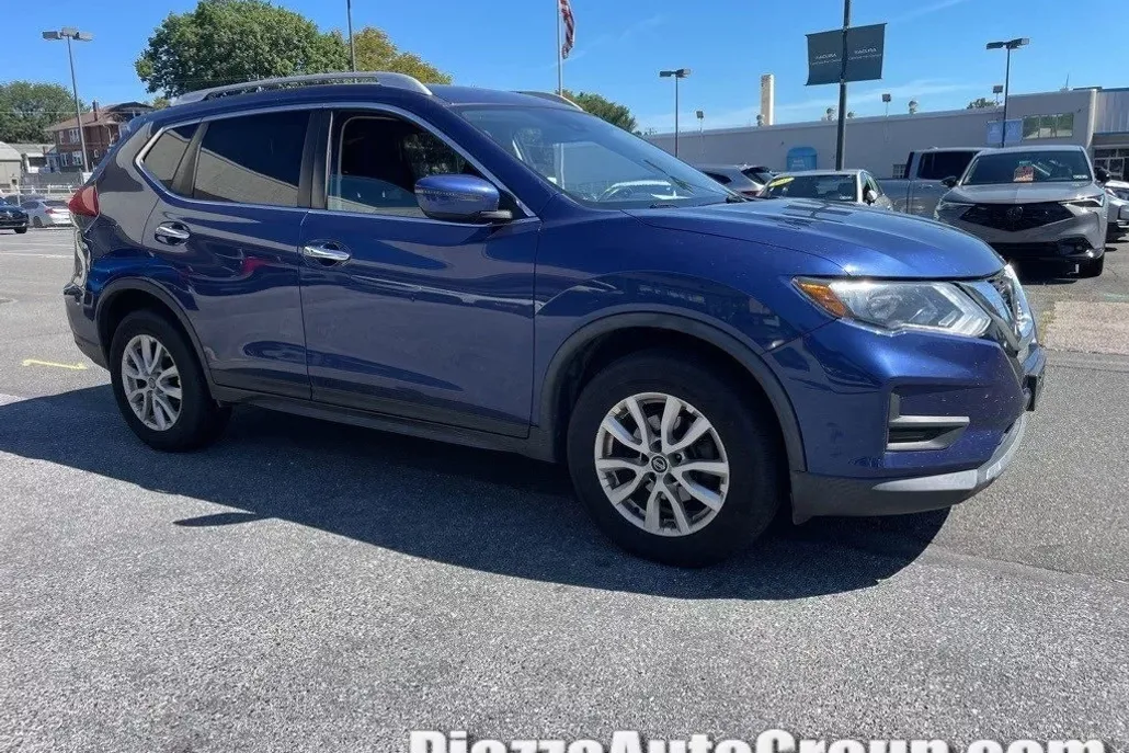 2019 Nissan Rogue SV photo 1