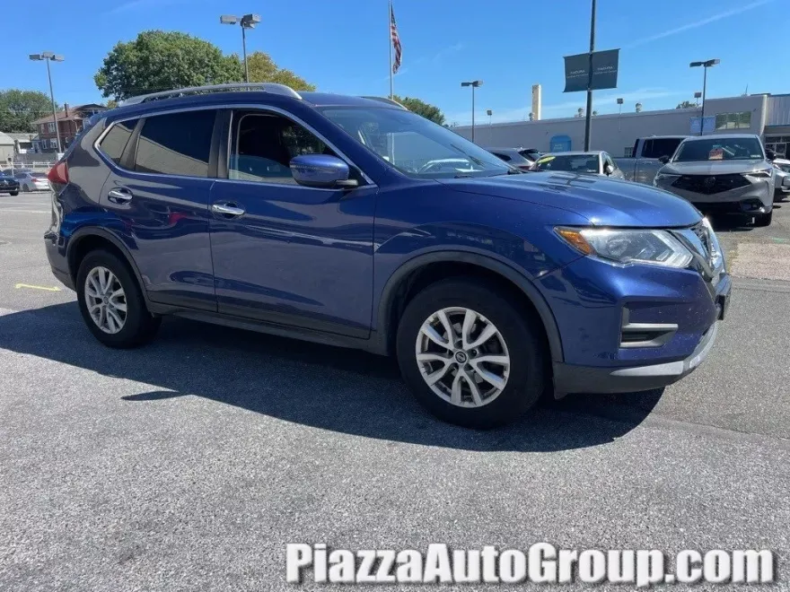 2019 Nissan Rogue SV photo 1