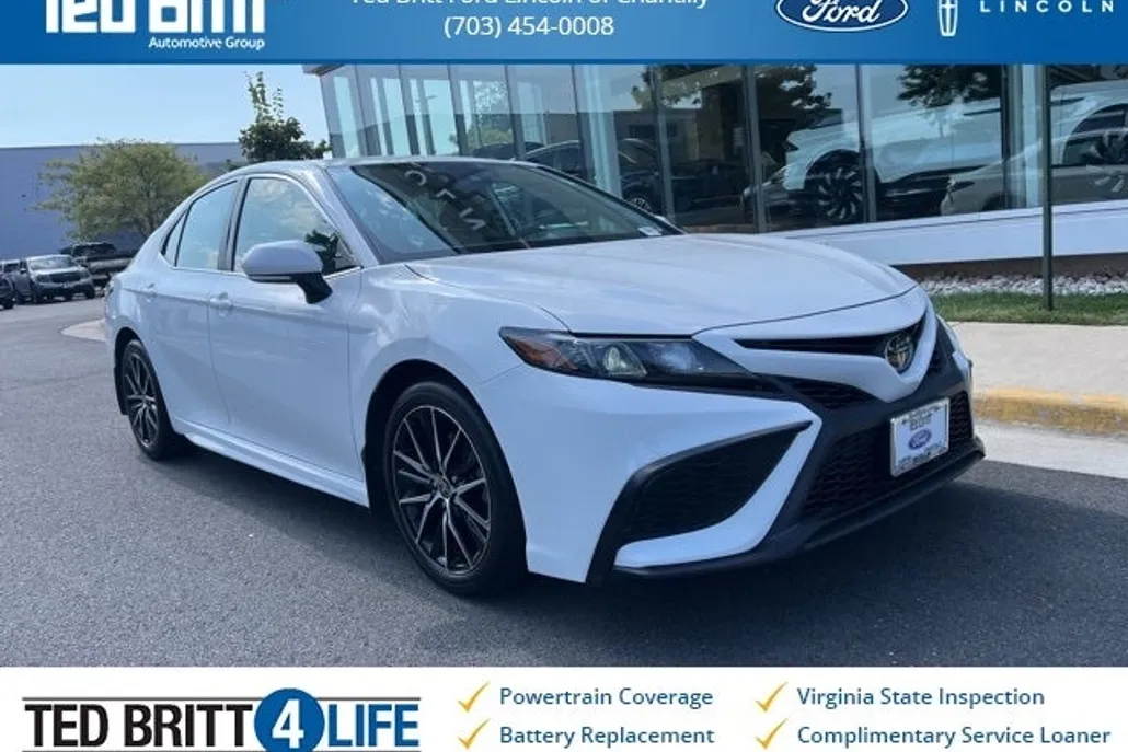 2022 Toyota Camry SE photo 1