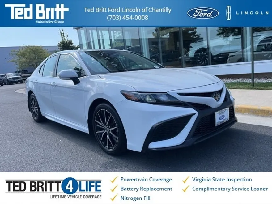 2022 Toyota Camry SE photo 1