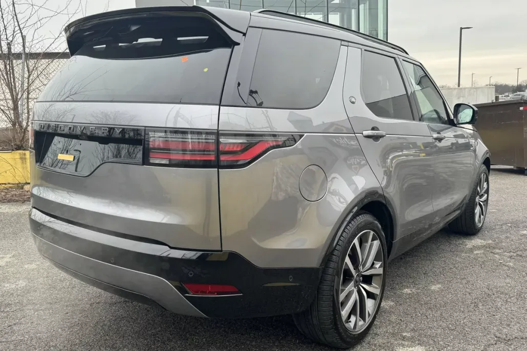 2024 Land Rover Discovery SE photo 1