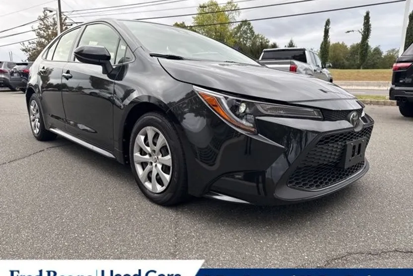 2022 Toyota Corolla LE photo 1