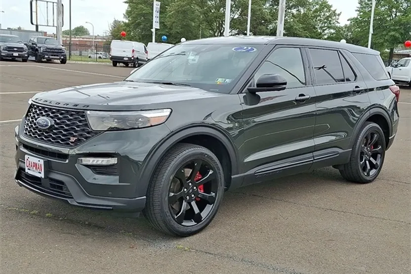 2022 Ford Explorer ST photo 1