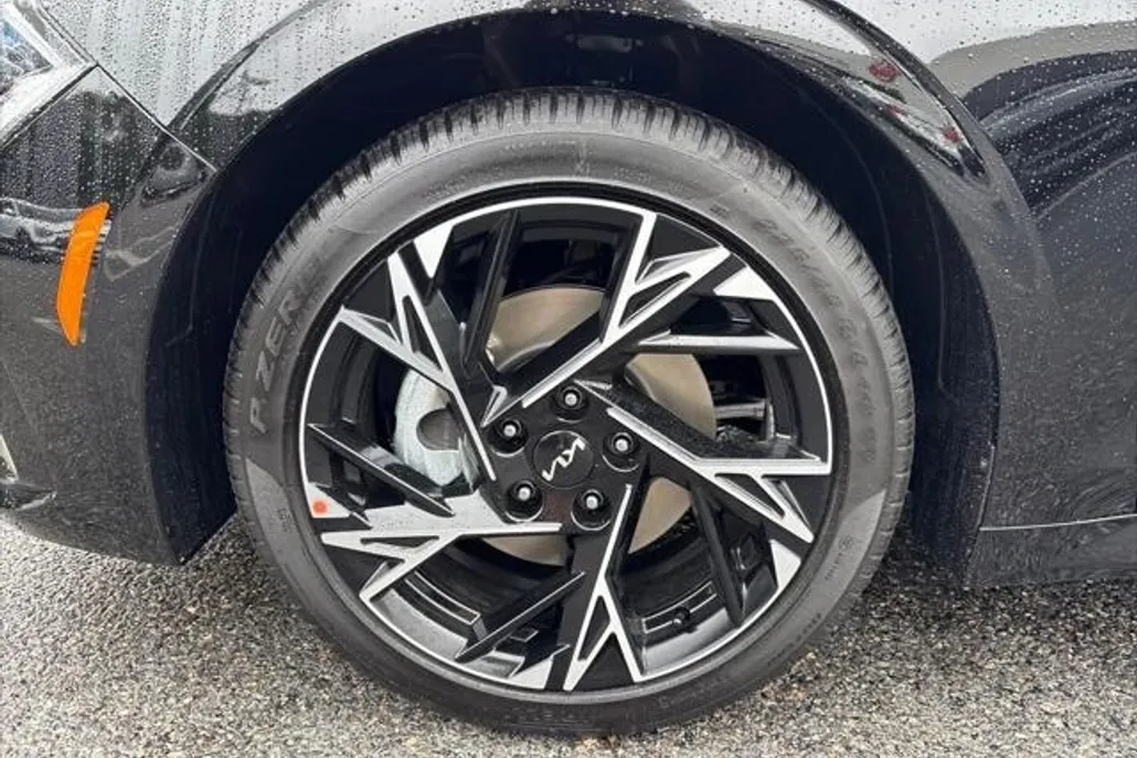 2026 Kia K5 GT-Line photo 1