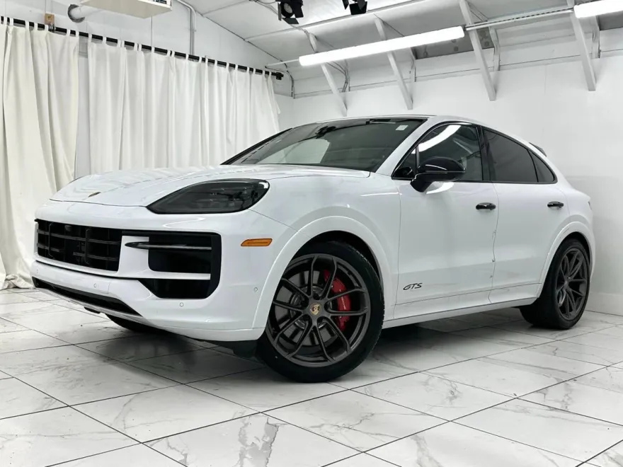 2025 Porsche Cayenne GTS photo 1