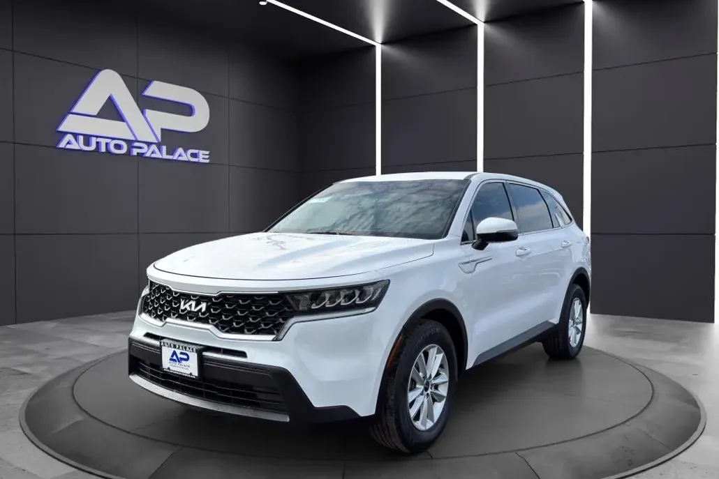2022 Kia Sorento LX photo 1