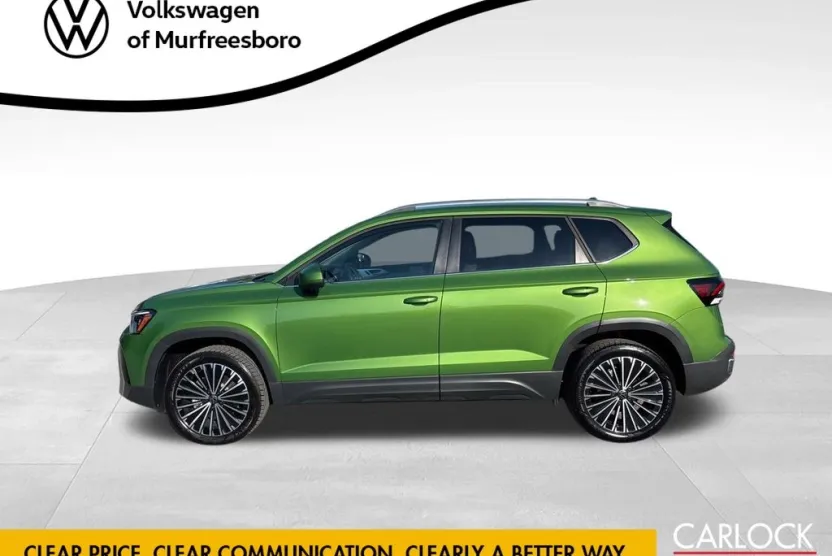 2025 Volkswagen Taos SE photo 1