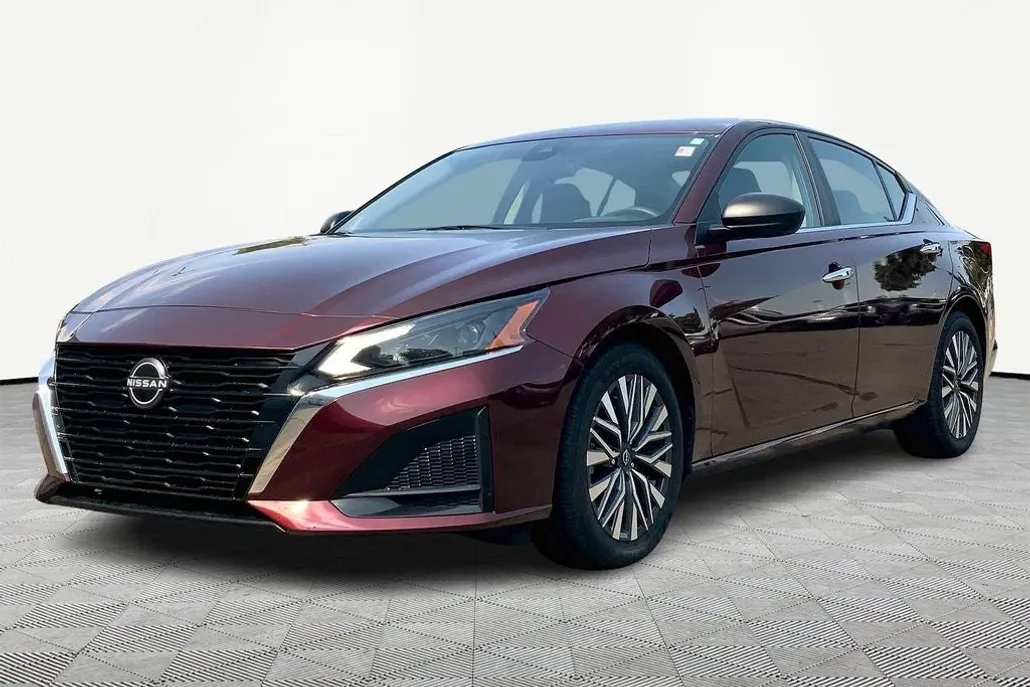 2024 Nissan Altima 2.5 SV photo 1