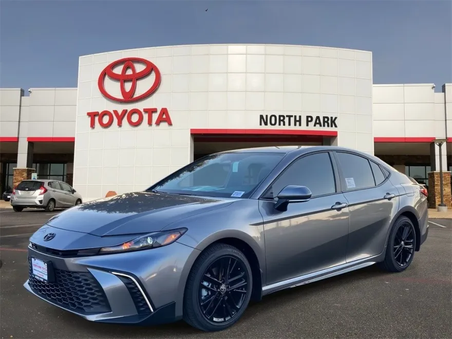 2026 Toyota Camry SE photo 1