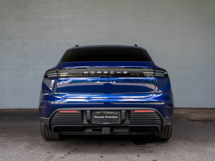 2025 Porsche Macan Electric photo 13