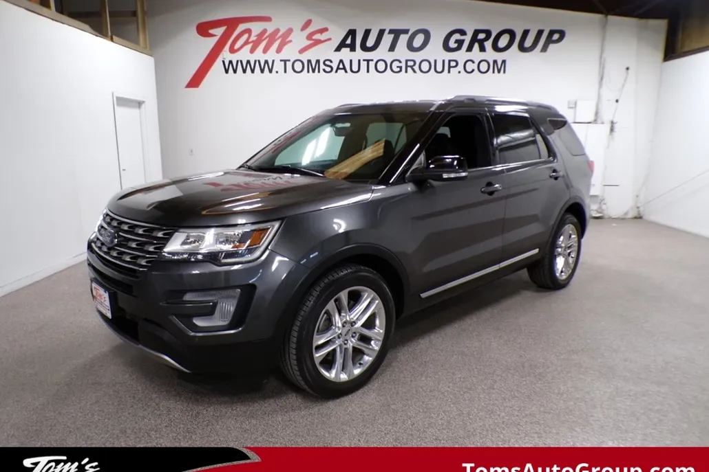 2017 Ford Explorer XLT photo 1