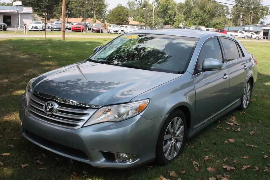 2011 Toyota Avalon Limited photo 1