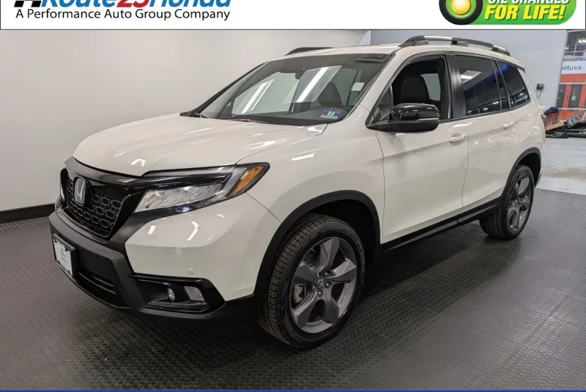 2019 Honda Passport Touring photo 1