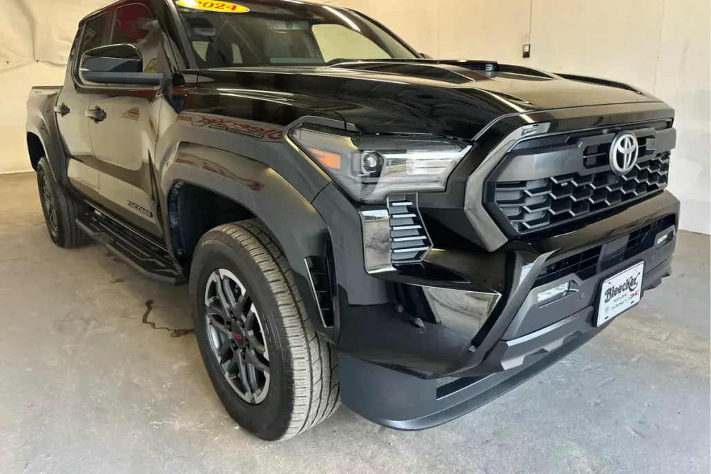 2024 Toyota Tacoma TRD Sport photo 1