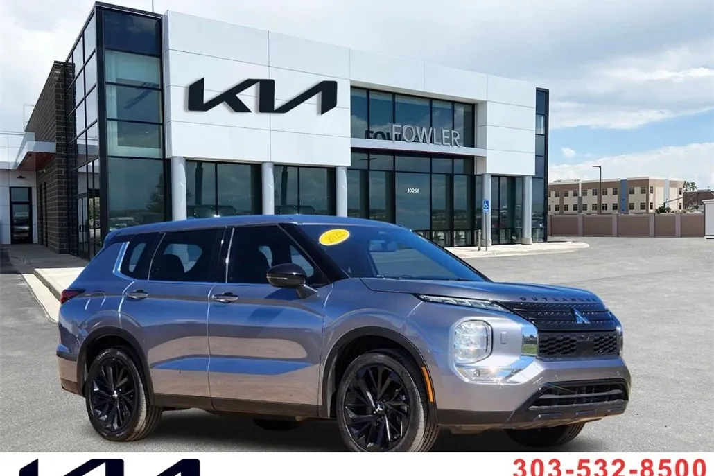 2022 Mitsubishi Outlander Black Edition photo 1