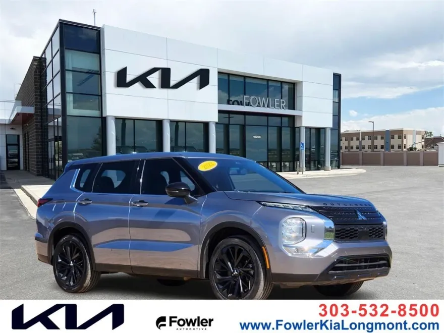 2022 Mitsubishi Outlander Black Edition photo 1
