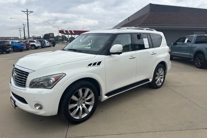 2012 Infiniti QX56 photo 1