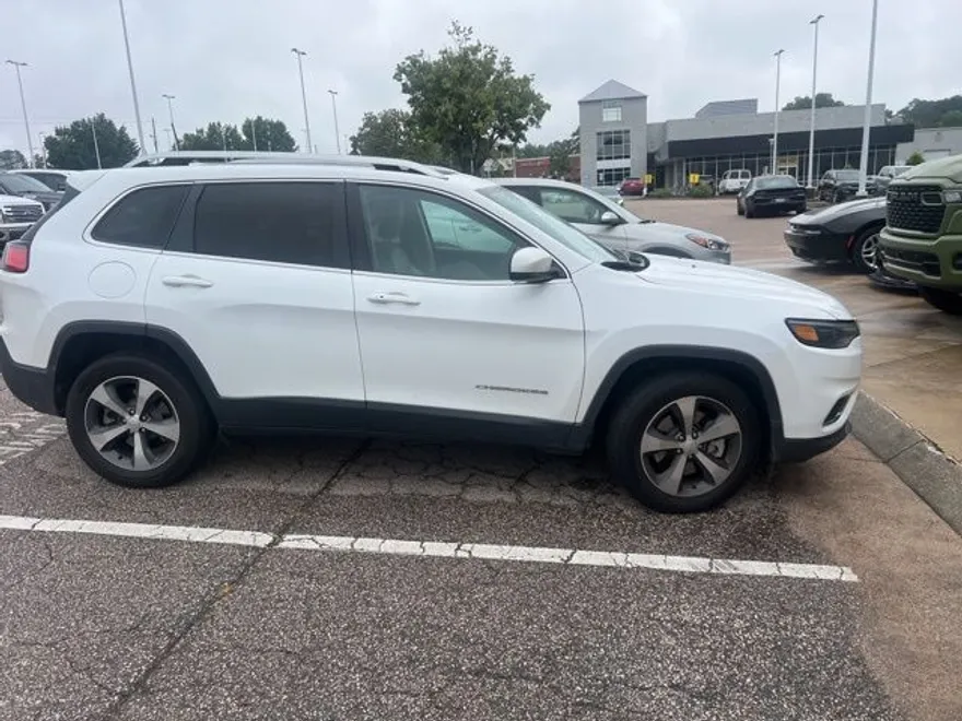 2019 Jeep Cherokee Limited photo 1