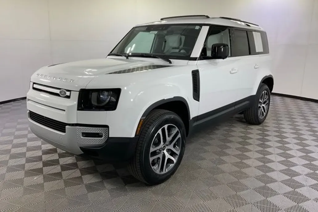 2025 Land Rover Defender 110 S photo 1