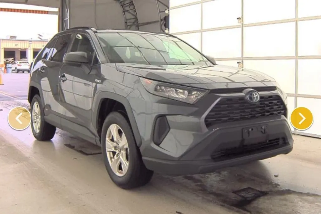 2021 Toyota RAV4 Hybrid LE photo 1