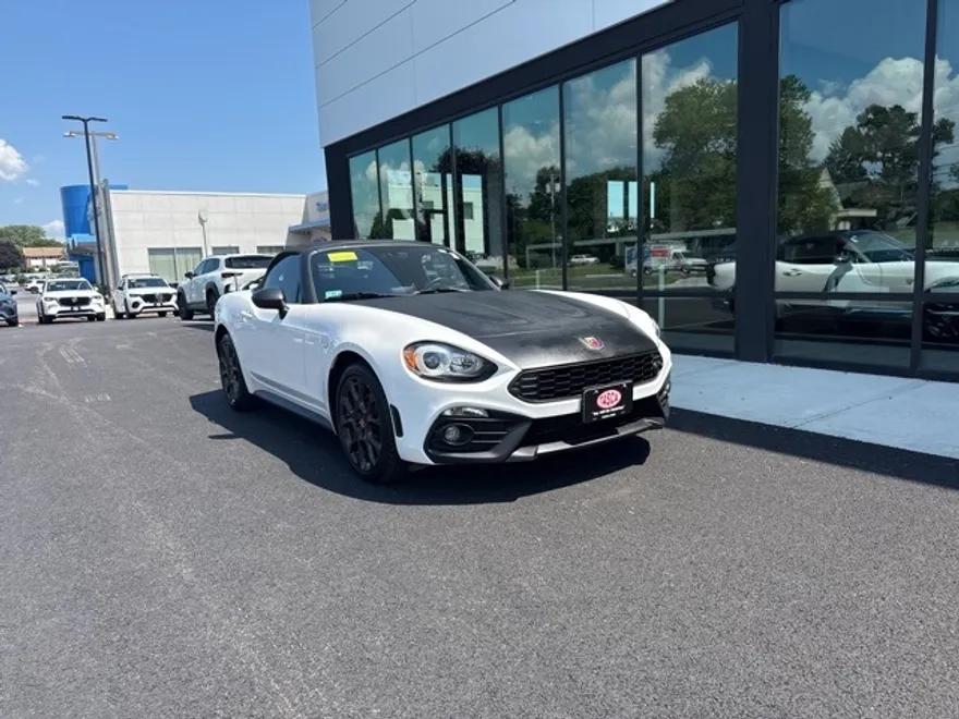 2017 Fiat 124 Spider Abarth photo 1