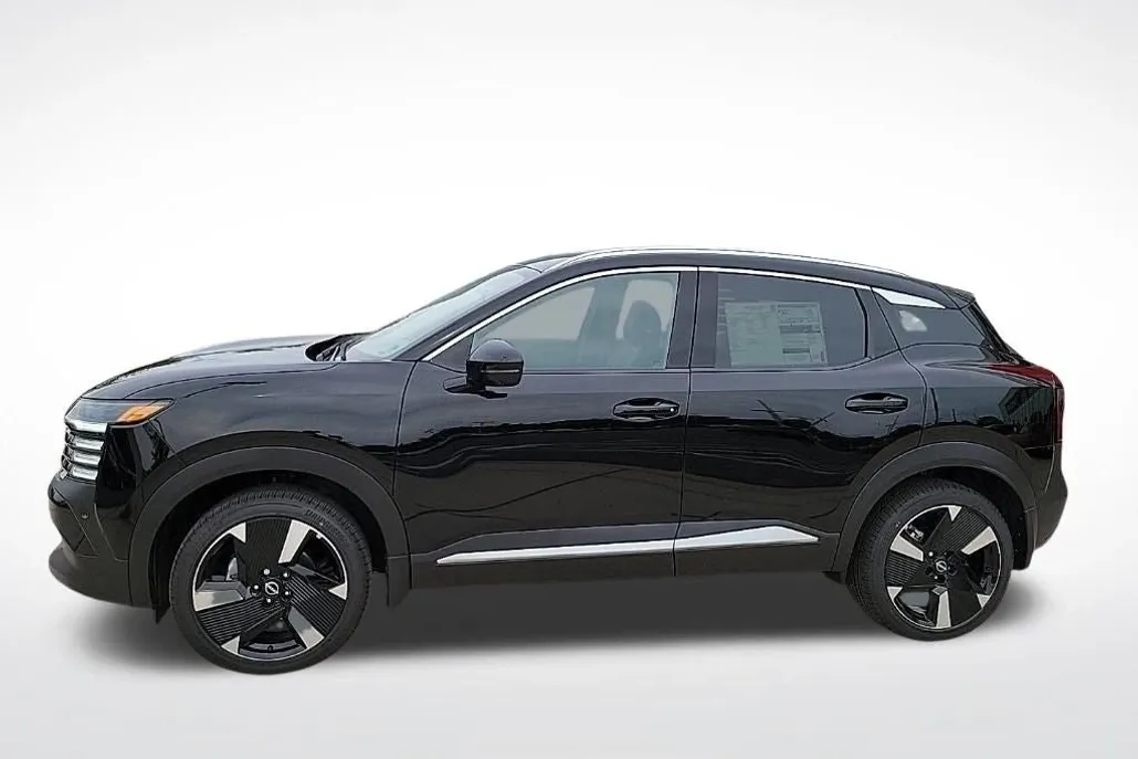 2025 Nissan Kicks SR photo 1
