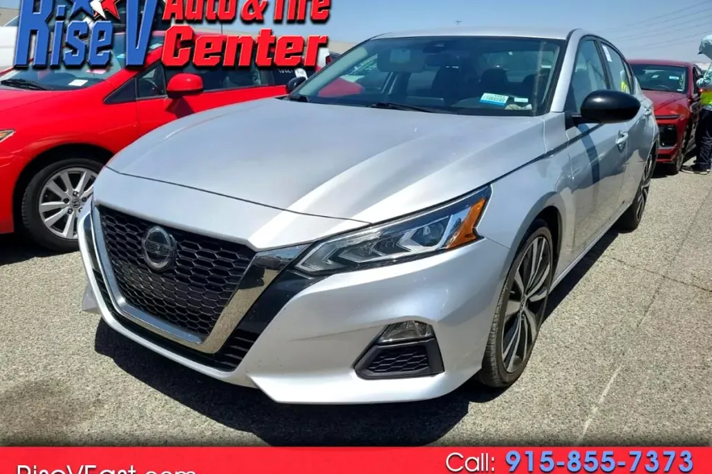 2022 Nissan Altima 2.5 SR photo 1